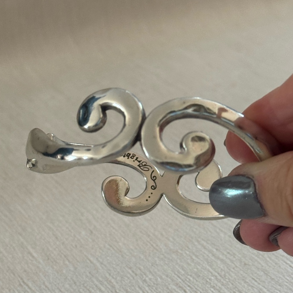 Vintage BRIGHTON scroll silver plated, hinged bangle - Picture 6 of 11